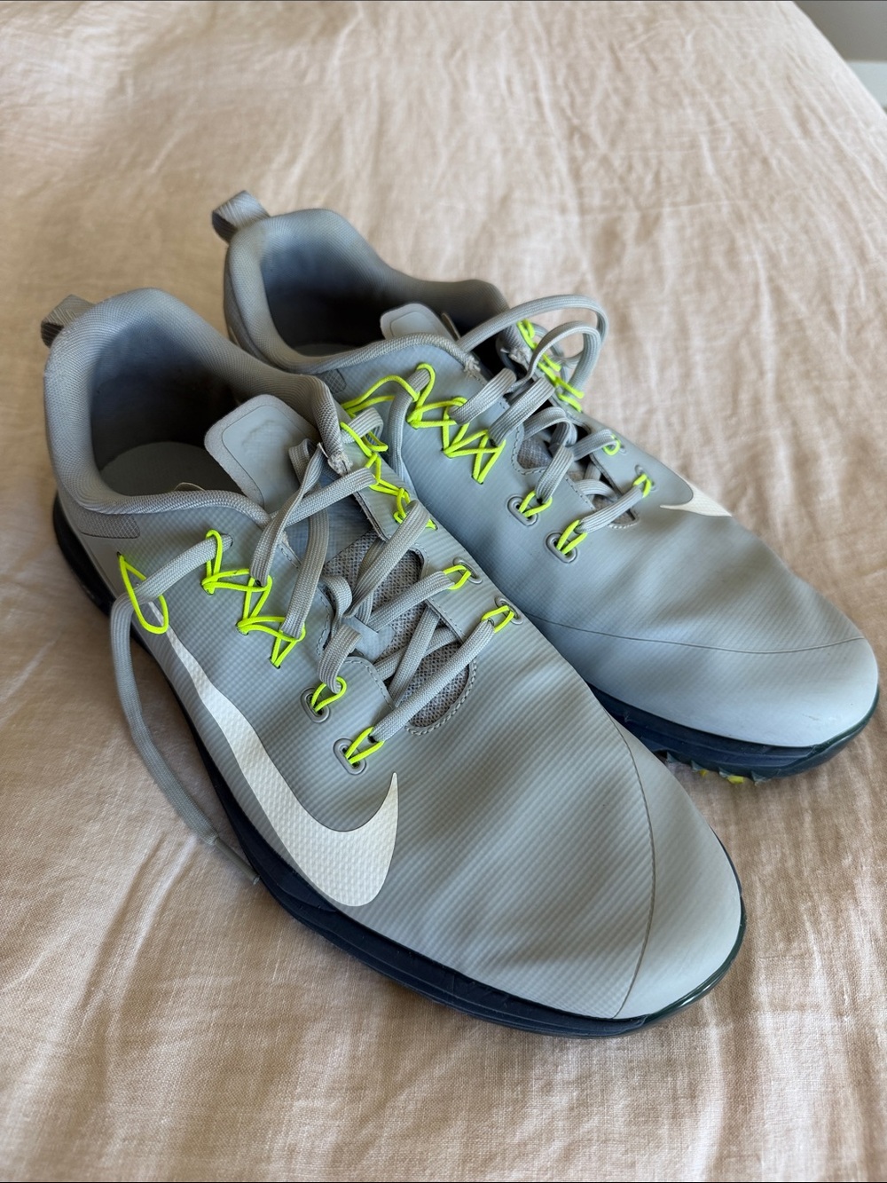 Nike Men’s Light Gray Golf Shoes with Neon Yellow Accents